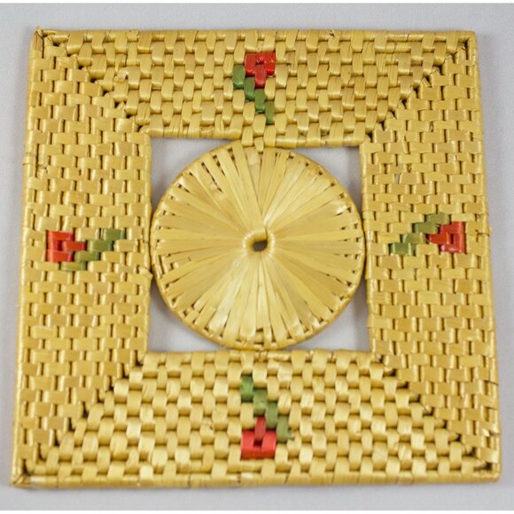 Square Scandinavian Style Rose Wicker Pendant Trivet Kitschy Kitchen Retro - Picture 1 of 3